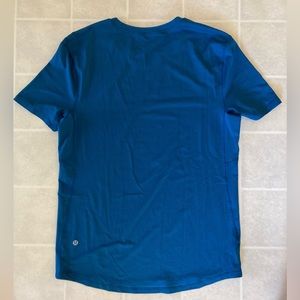 Lululemon Men’s running shirt - size Medium
